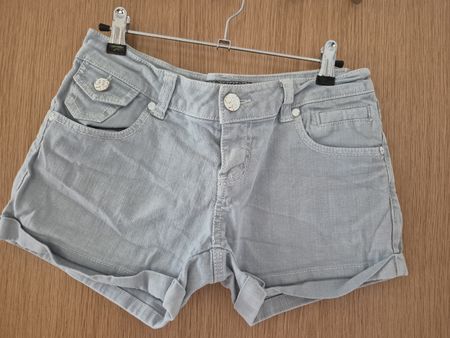 Short Clockhouse bleu clair, taille 36, comme neuf!