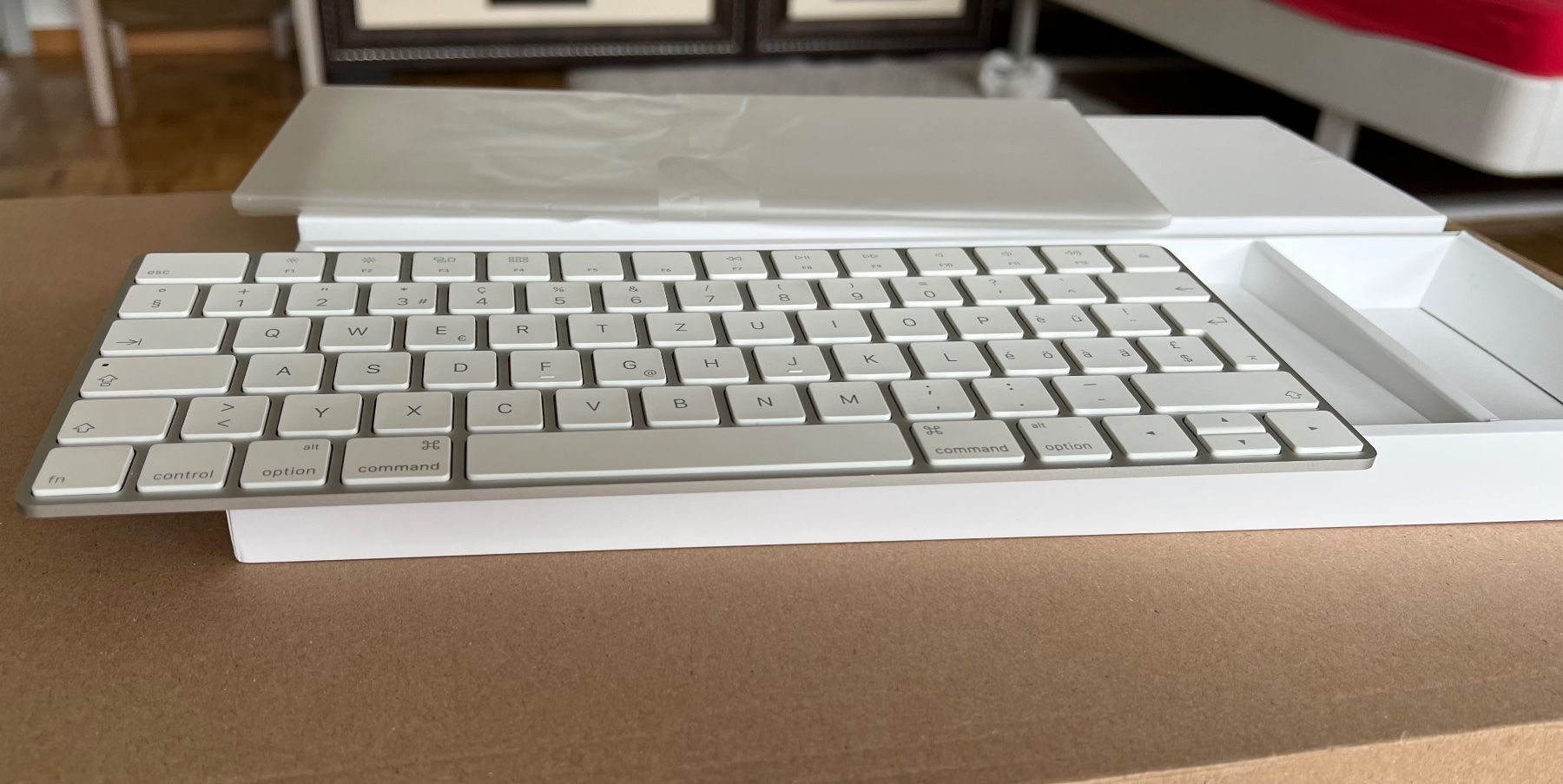 Apple Sonstiges zu Computer & Netzwerk: APPLE MAGIC KEYBOARD CH-DE – Gebraucht aus Siebnen von  1
