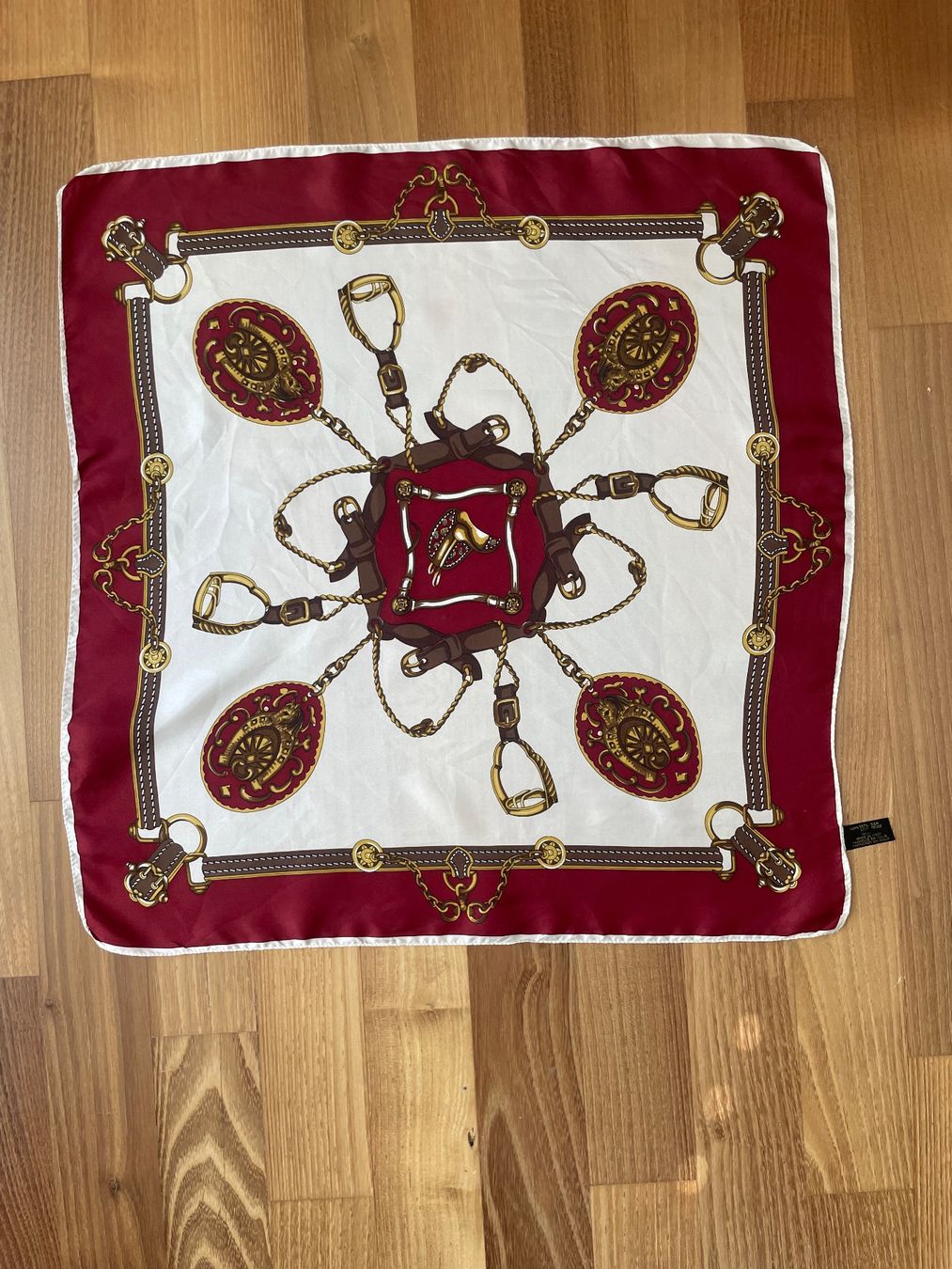 Foulard & Sciarpe: Seidentuch  Seide rot weiss mit Muster – Usato da Buchs SG venduto da VintageHomeCH