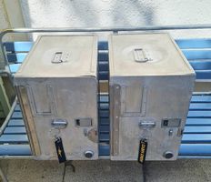 2 Catering Units aus dem Flugzeug. Britannia Airways