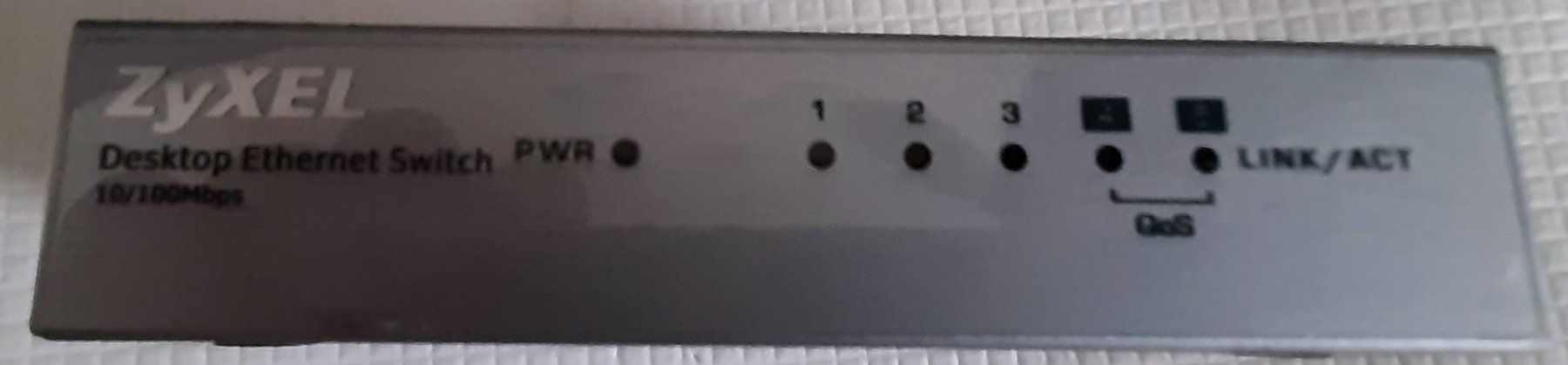 Zyxel Hub & Switch: ZyXEL ES-105A 5-fach-Switch – Usato da Zürich venduto da Zurich 3