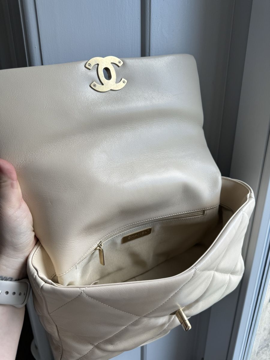 Chanel Borse da donna: Chanel 19 – Nuovo (secondo la descrizione) da Solothurn venduto da Vintage87 3