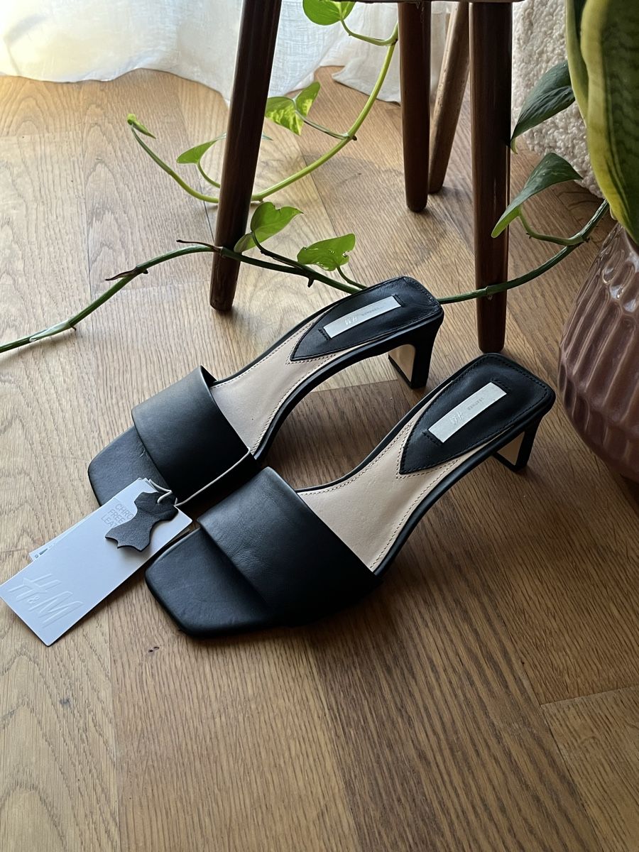 H&M Scarpe da donna: Pantoletten aus Leder von H&M Premium Selection – Nuovo (secondo la descrizione) da Bern venduto da SinaArikan 1