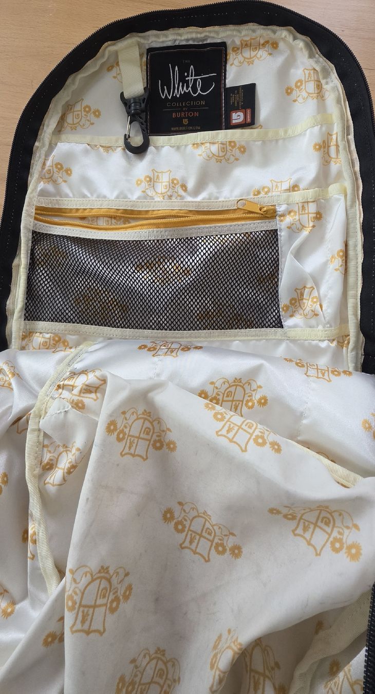 Burton Rucksäcke: Gepflegter Burton Rucksack, "The white collection" – Gebraucht aus Rheinfelden von Dwalliseri 1