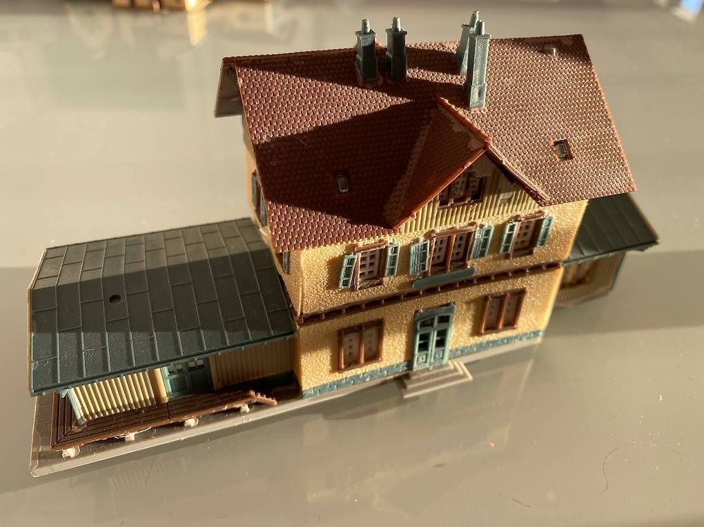 Faller Modellini di ferrovie: Faller 4905 Bahnhof Blumenfeld mit Anbau Spur N – Usato da Lufingen venduto da slowflyer1 1