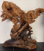 Geschnitzter Holz Drachen vom Künstler Xiao Zhou