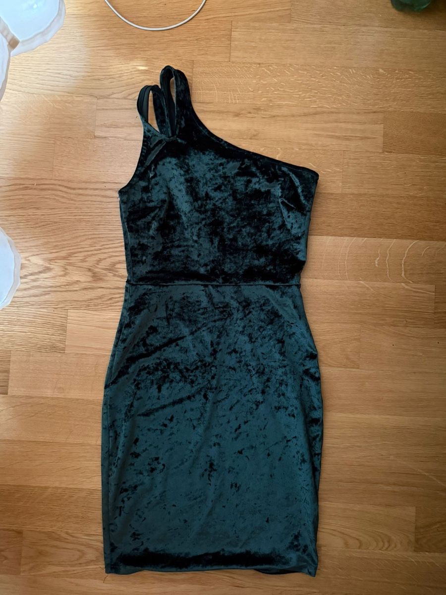 Vestiti: Elegantes Samtkleid Grösse S – Usato da Grenchen venduto da Bach94
