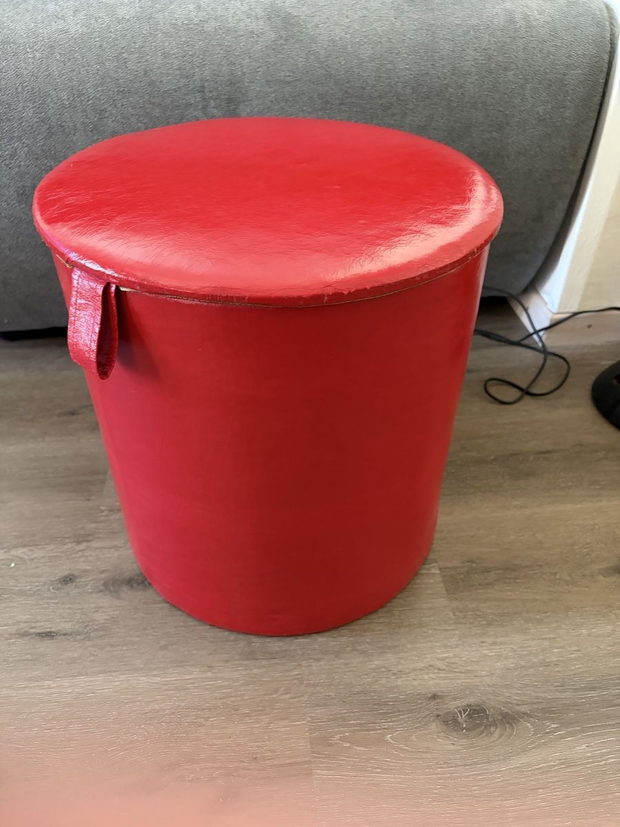 Sgabelli: Pouf vintage  – Usato da Poliez-Pittet venduto da dav_h8tl