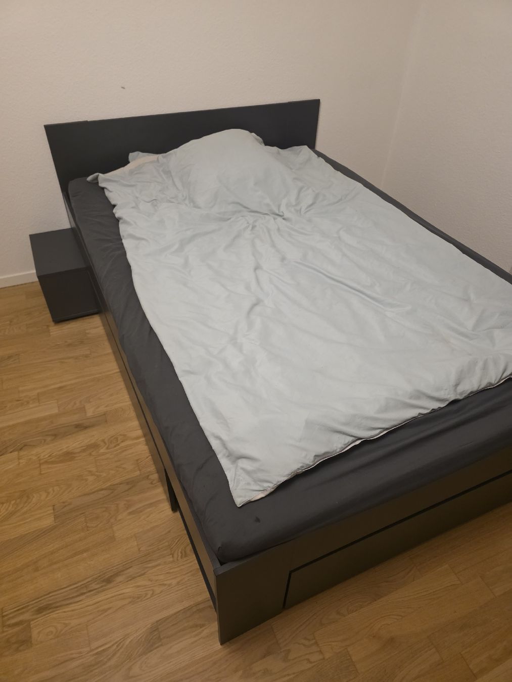 Betten: Bett Anthrazit – Gebraucht aus Schlieren von chr_8qfm 2