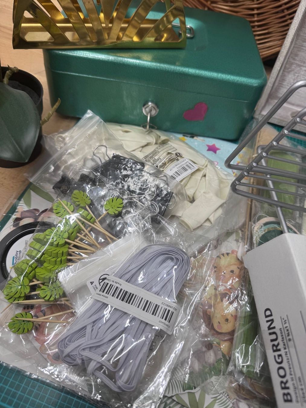 Toutes les décorations: Flohmarktkiste voller Allerlei ab 1.-- – D'occasion à Holziken par brockolino 2