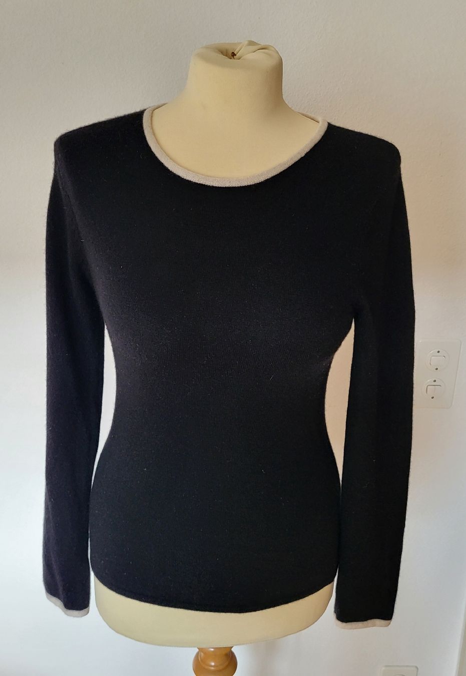 Pulls & Sweat-shirts: Pull noir cachmire – Neuf (Voir description) à Fribourg par VictoriaShop7