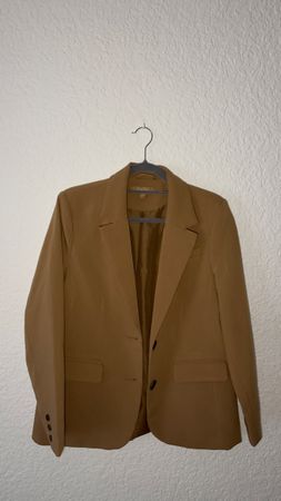 Damen Blazer in beiger Farbe klassischer Schnitt