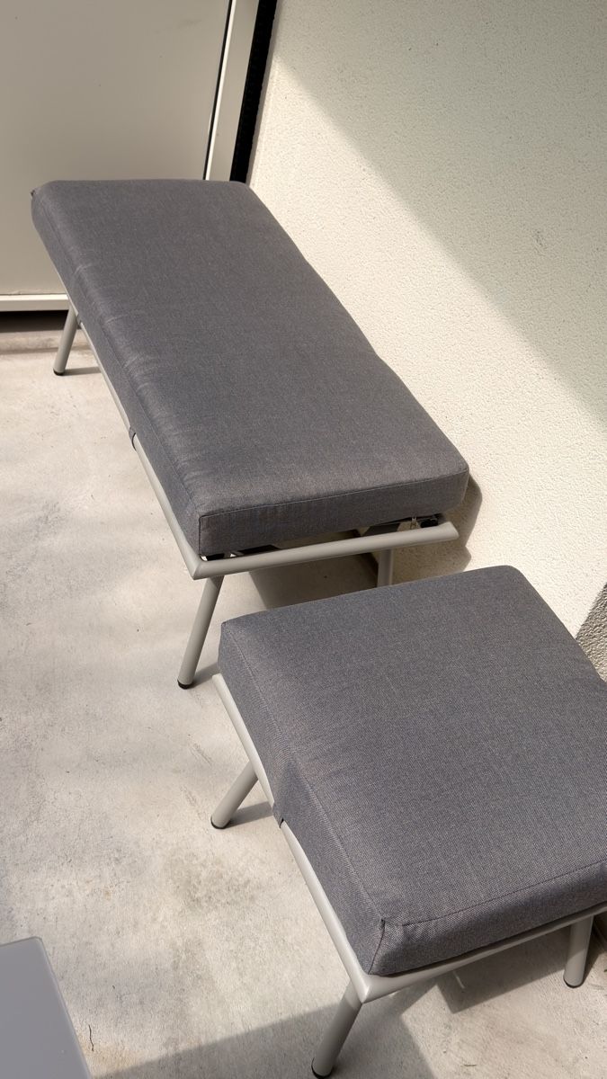 Divani: Gartensitzgruppe mit Tisch und 2 Hockern grau – Nuovo (secondo la descrizione) da Zürich venduto da Edelshop 3