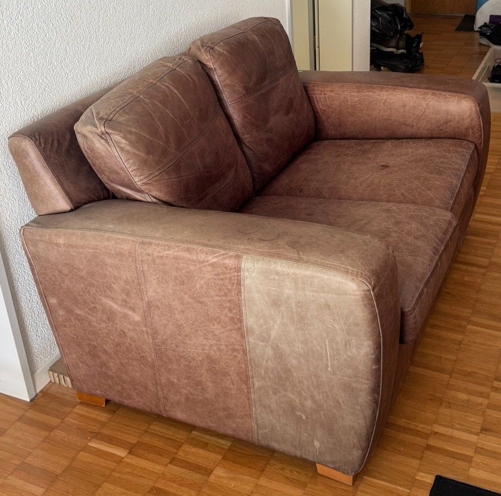 Sofas: Old leather sofa, very comfy, 140x100cm – Gebraucht aus Glattpark (Opfikon) von theotherguy 1