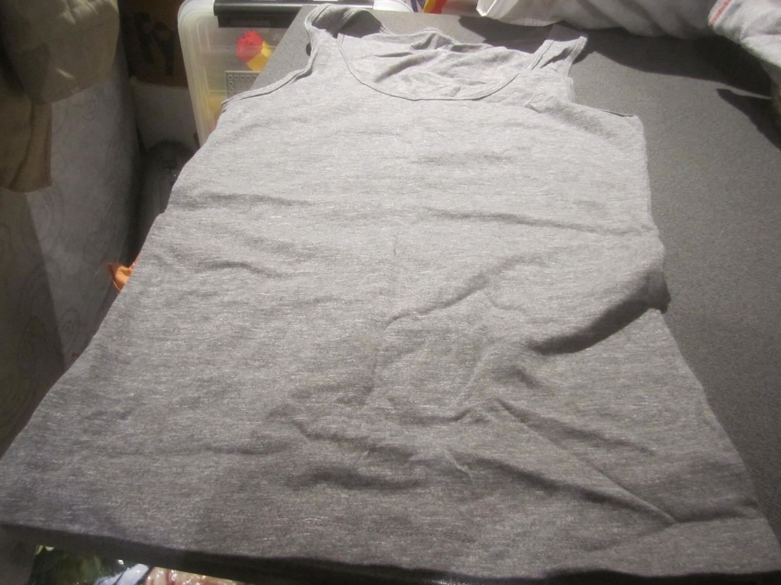Top: Top Grösse XS, active Essentials, grau – Usato da Zürich venduto da abraxas1291