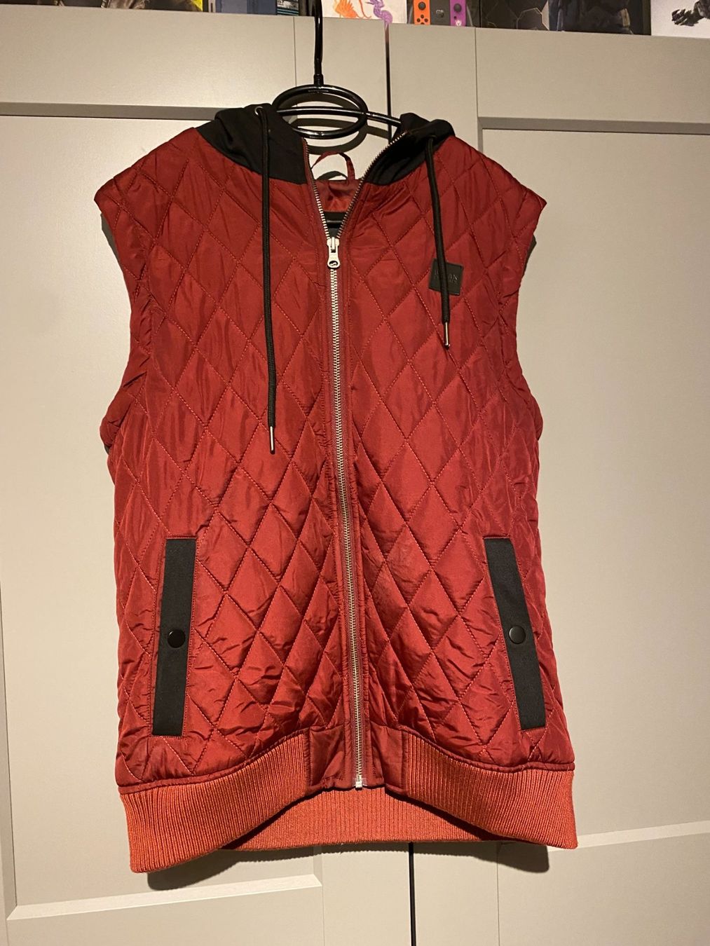 Urban Outfitters Gilet & Giacche: Original Urban Classic Weste – Nuovo (secondo la descrizione) da Dübendorf venduto da LeoneDelPiero