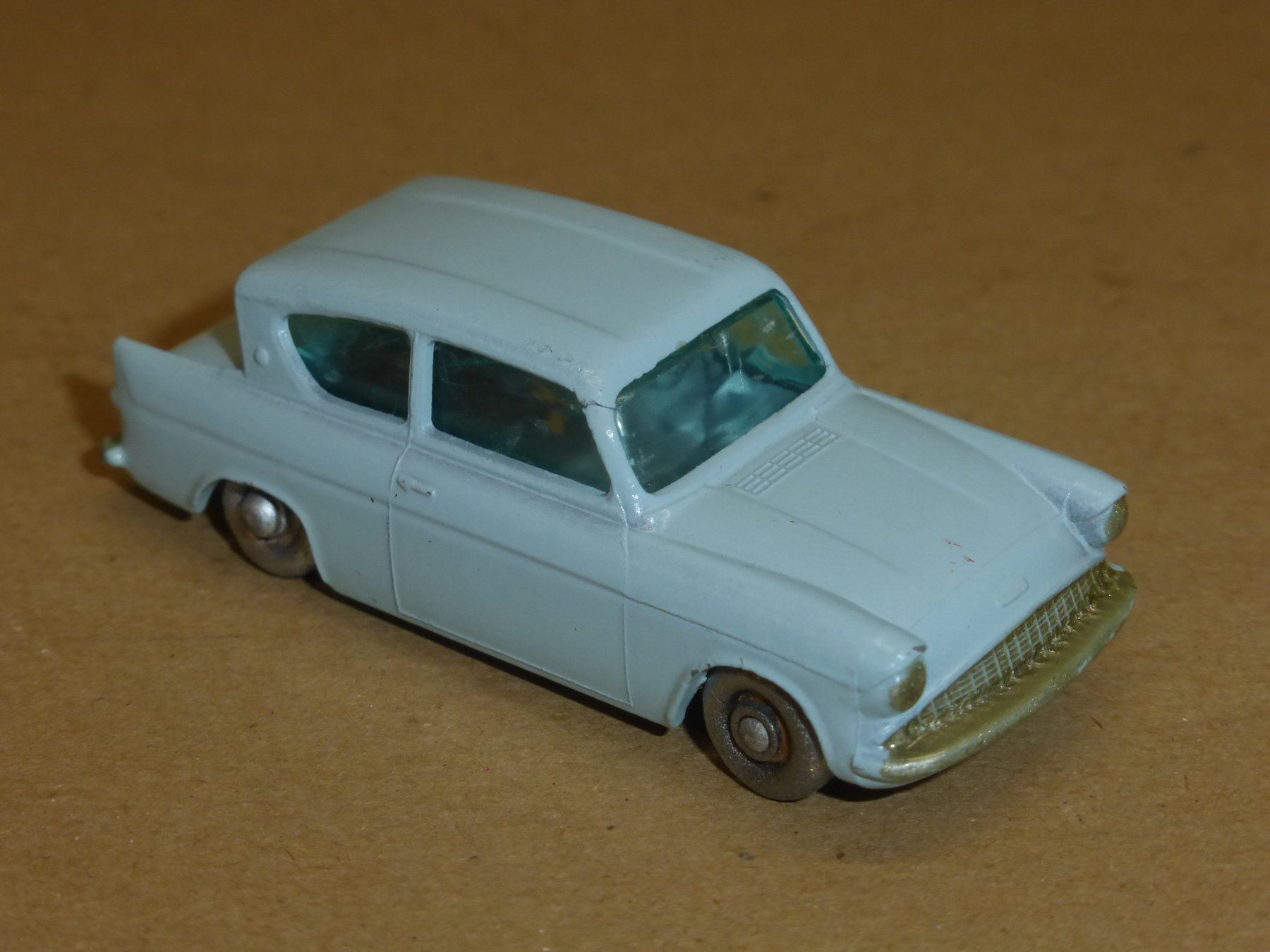 Matchbox Modellini d'auto: Matchbox Ford Anglia hellblau Modellauto – Usato da Gempen venduto da Smokie72 1
