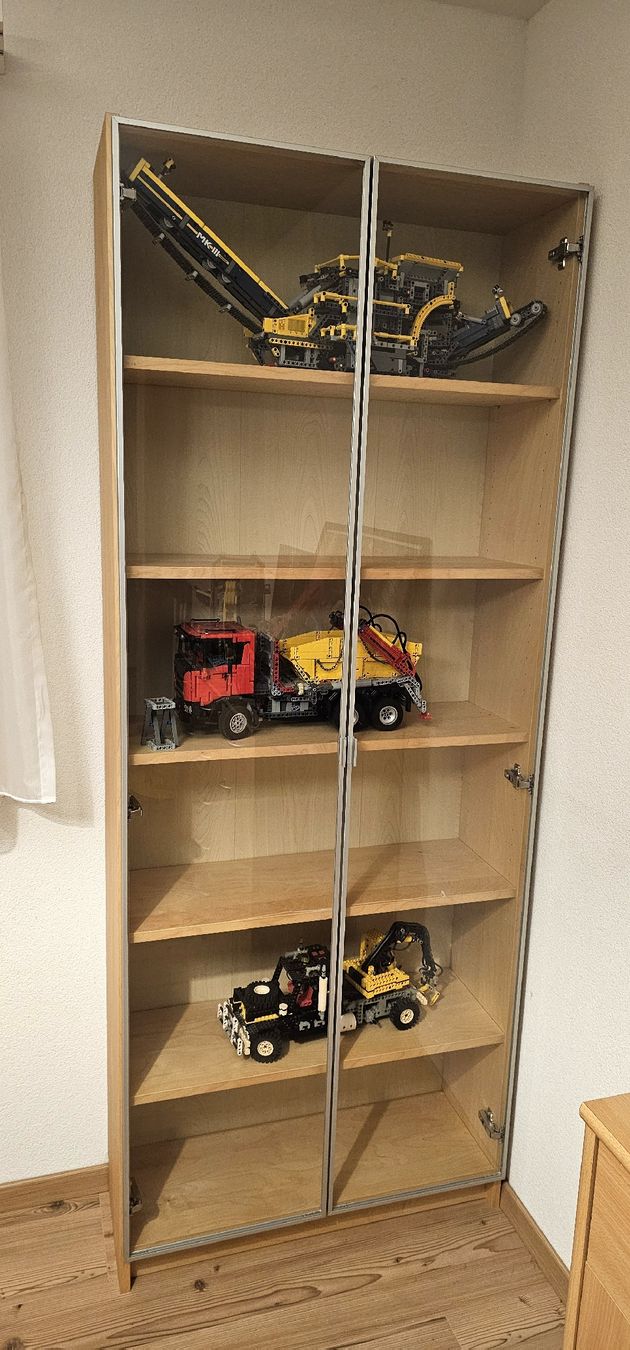 Vitrines: Etagère Ikea Billy, vitrine – D'occasion à Troistorrents par Foes1986