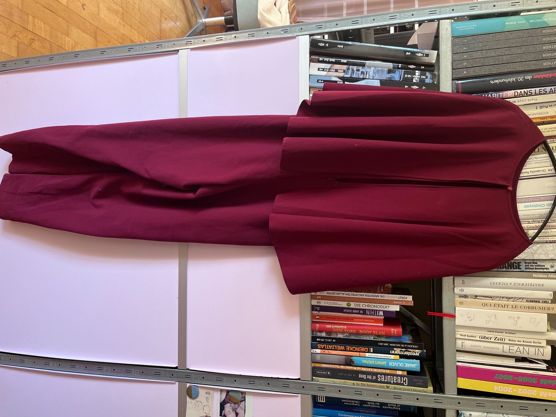 Tute: Wunderschöner Jumpsuit mit Cape. Grösse 42 – Usato da Zürich venduto da takanawa01 1