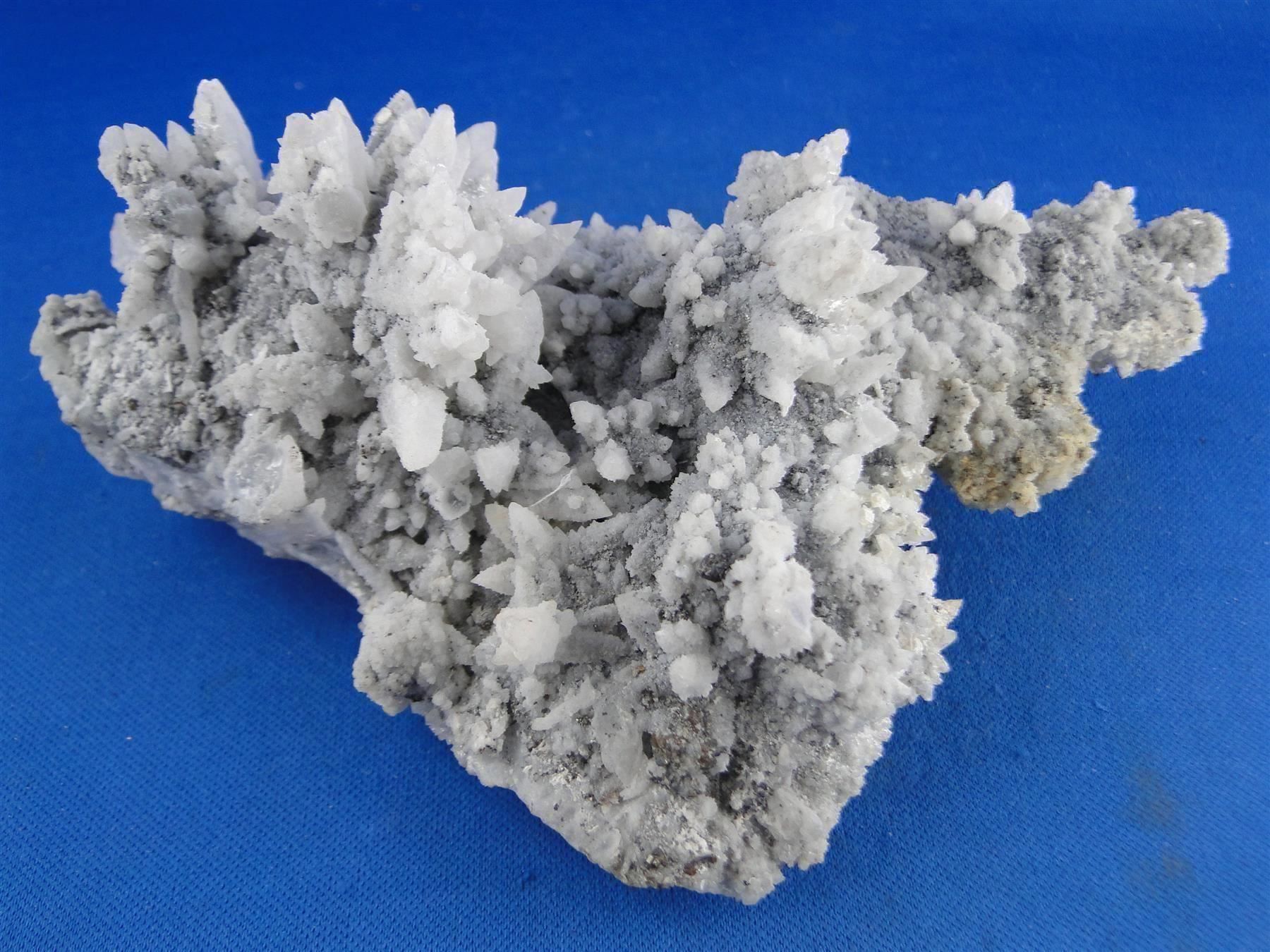 Mineralien & Heilsteine: Bergkristall mit Dolomit – Gebraucht aus Schinznach Bad von Demerald