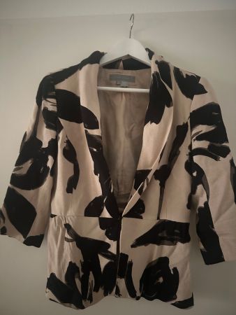 Schicker Blazer mit Blumenmuster, Grösse 38, Top Zustand!