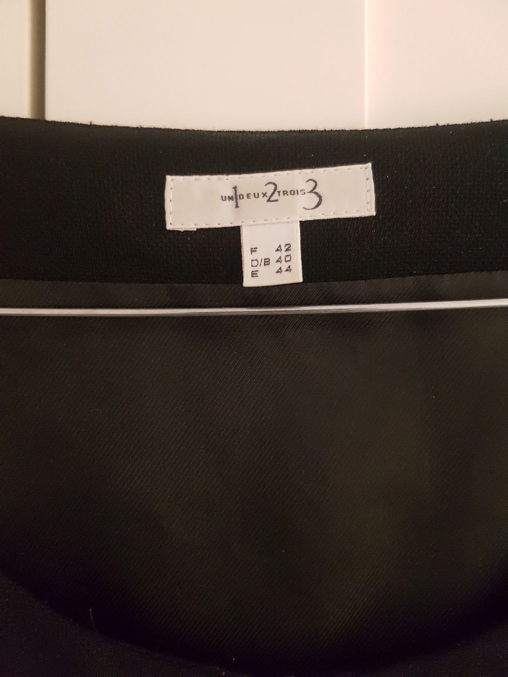 Vestiti: robe noire Maison 123 très classe – Nuovo (secondo la descrizione) da Lausanne venduto da Natamiaouw 1