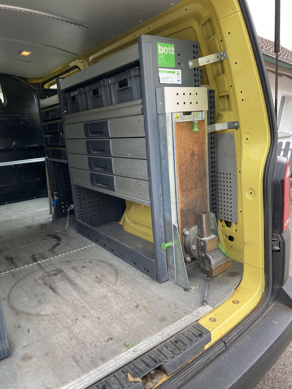 VW Nutzfahrzeuge: Servicewagen "Handwerkerschnäppchen" – Gebraucht aus Zollikofen von Paul-42