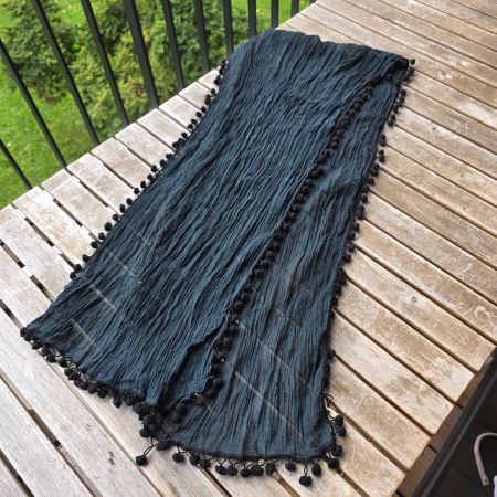 🐸 CRINKLE SCHAL MIT VIELEN KLEINEN POMPOMS SCHWARZ HALSTUCH
