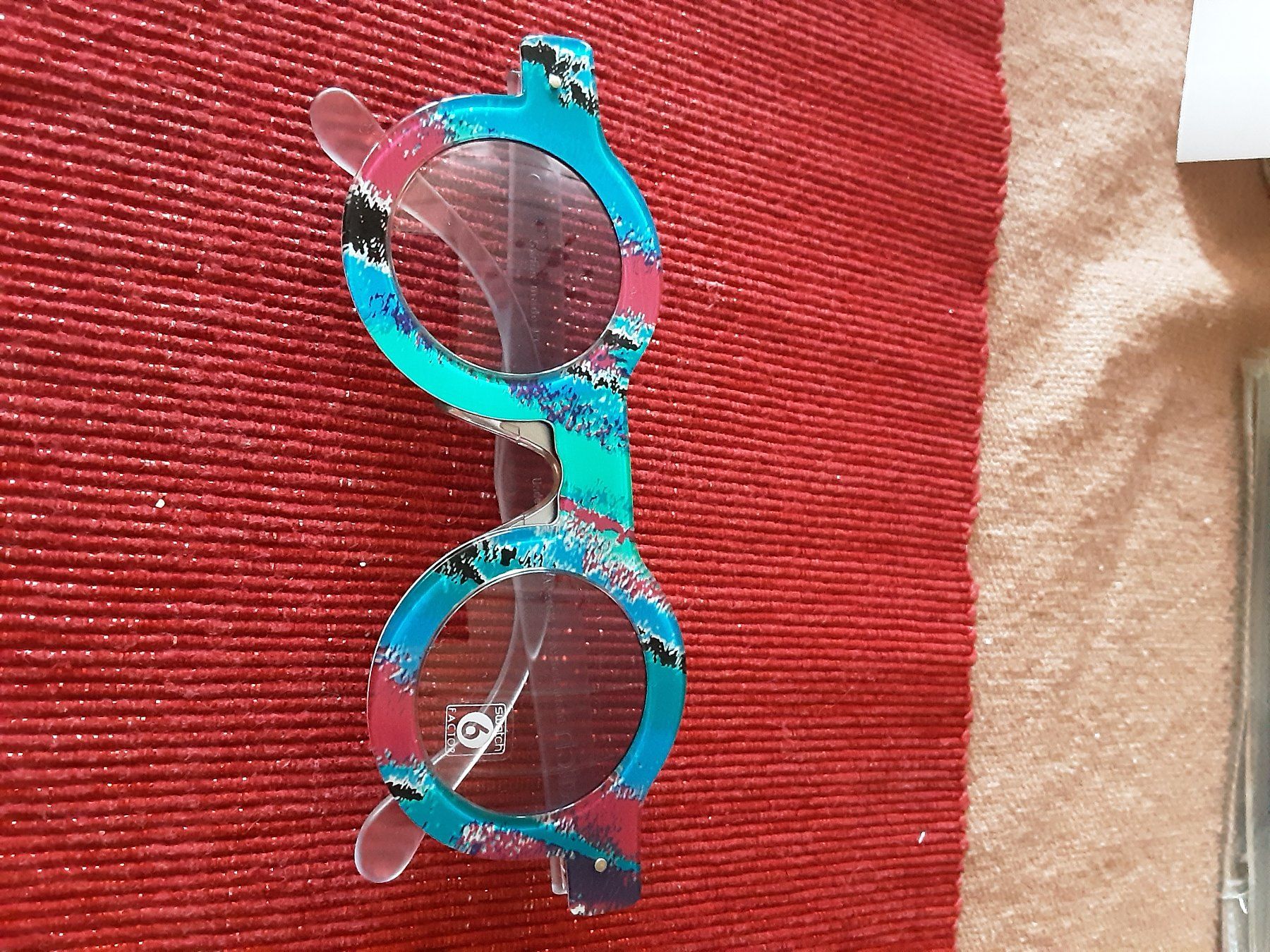 Occhiali & Lenti: Swatch-Sonnenbrille – Nuovo e nell'imballaggio originale da Ebnat-Kappel venduto da Youssou