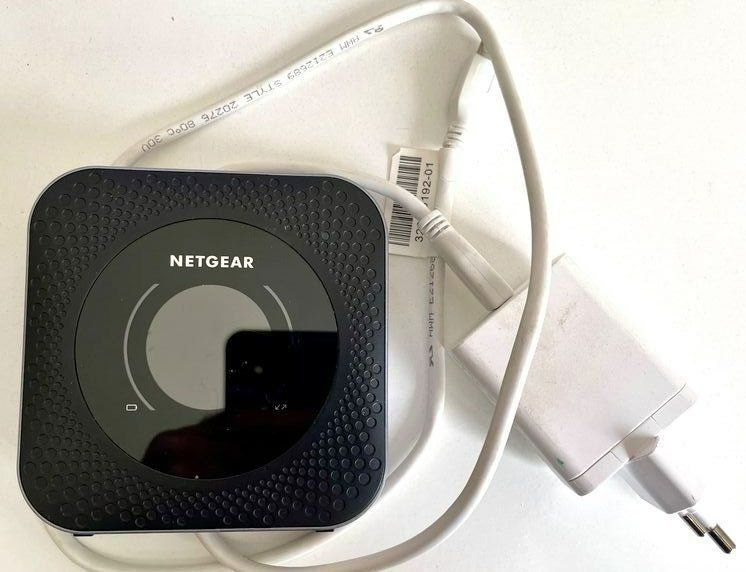 Netgear Modem & Router: Netgear Nighthawk M1 4G mit O.V. Gratis 2 mini Antenne – Usato da Zuchwil venduto da Beppe_25.3 1