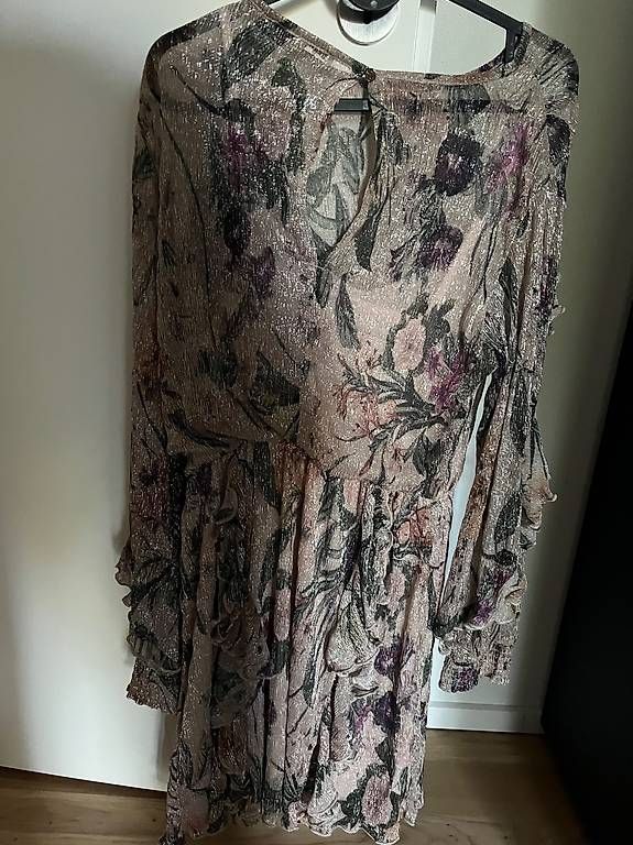 Next Kleider: Kleid NEXT Blumenmuster Lurex CHF 48 – Gebraucht aus Winkel von mhubi67
