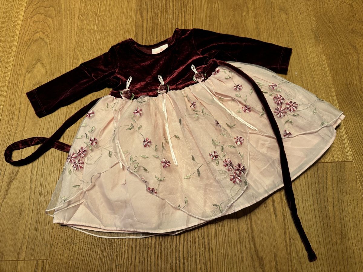 Robes et jupes: La Princess Samtkleid, Festlich. Gr. 80-92 – D'occasion à Genthod par Tidus04