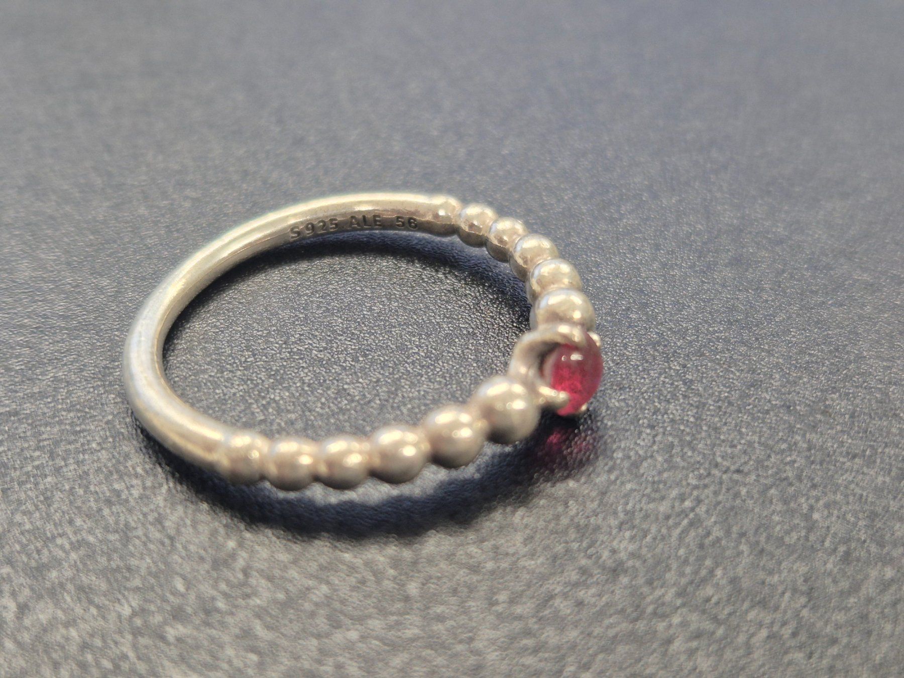 Bagues: Ring Silber 925 mit rotem Stein – D'occasion à Luzern par lupol_Verwertungen 1