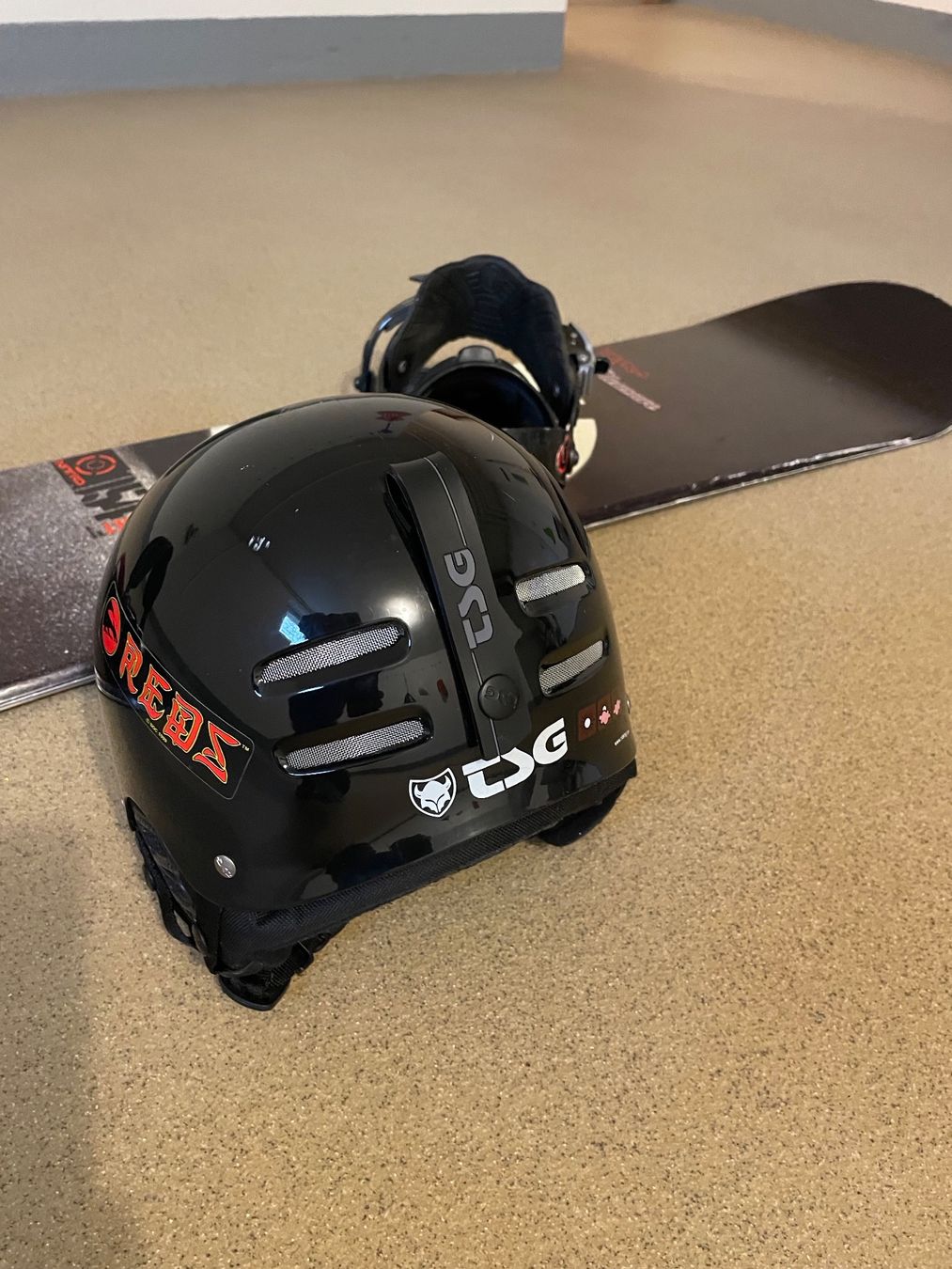 Snowboard Nitro Board: Snowboard Nitro Mit Helm – Usato da Glattfelden venduto da kika019 4