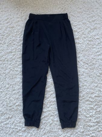 Pantalon Bershka noir coupe décontractée 28