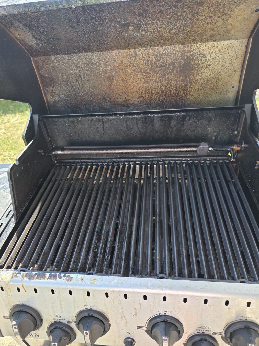Griglie: Grill à gaz avec broche électrique – Usato da Corcelles-près-payerne venduto da hel_7cgf 2