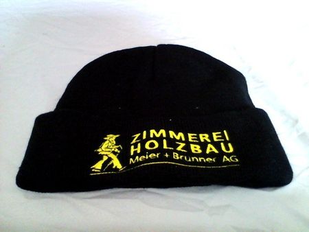 Wintermütze , Schwarz-Gelb gestickt