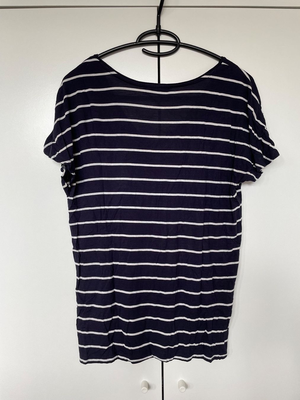 Mango T-shirt: T-shirt Mango – Usato da Basel venduto da Robyn20 1