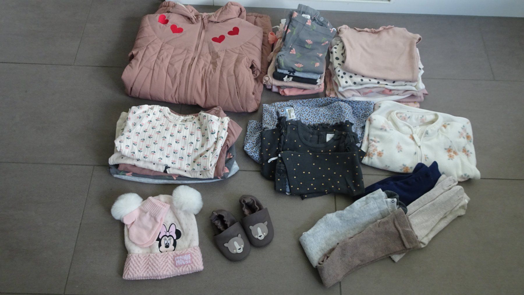 Lotti & Set di vestiti: 30-teil. Mädchenkleiderpaket Grösse 74 (2) – Usato da Zürich venduto da blaumeisli62