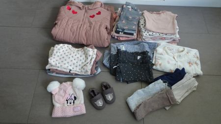 Grosses 30-teiliges Mädchenkleiderpaket Grösse 74 (2)
