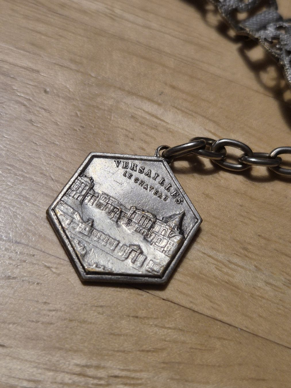 Armbänder & -reifen: Vintage Bettelarmband, Silber, Versailles Le Chateau – Gebraucht aus Zürich von Inanina 3