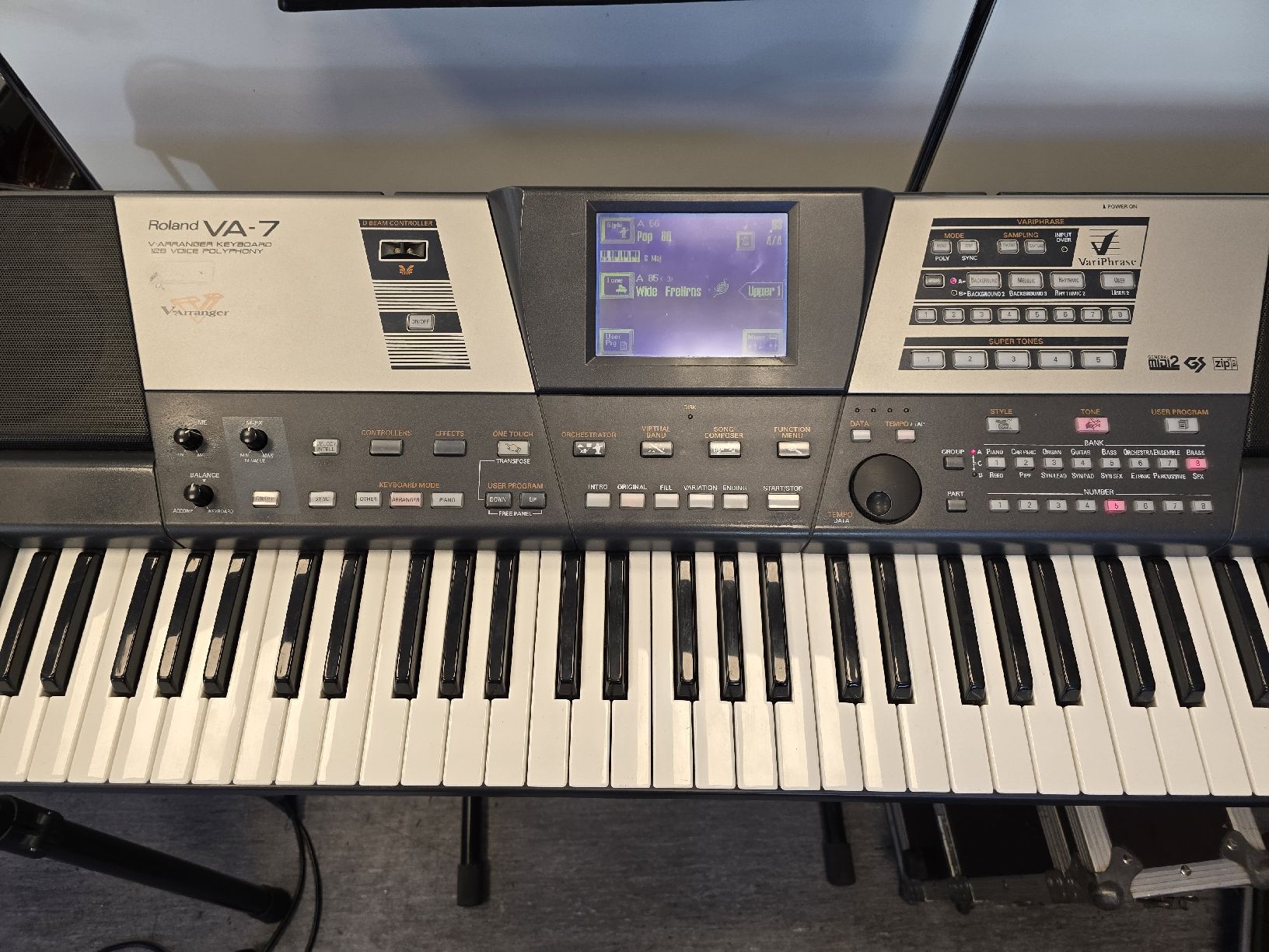 Roland Musikinstrumente: ROLAND VA-7 V-Arranger Keyboard – Gebraucht aus Zürich von Roy-Events-Zurich
