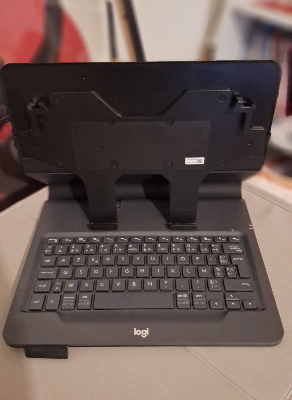 Logitech Tastiere: Clavier Logitech Universal Folio AZERTY- étui pour tablette – Usato da Goldach venduto da Mischyta