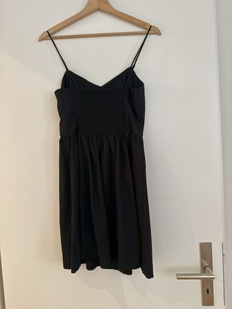 Abito nero corto estivo con spalline sottili H&M 