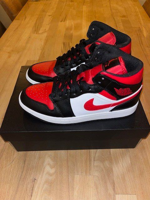 Scarpe da uomo: Air Jordan 1 Mid – Nuovo (secondo la descrizione) da Flawil venduto da bridge28