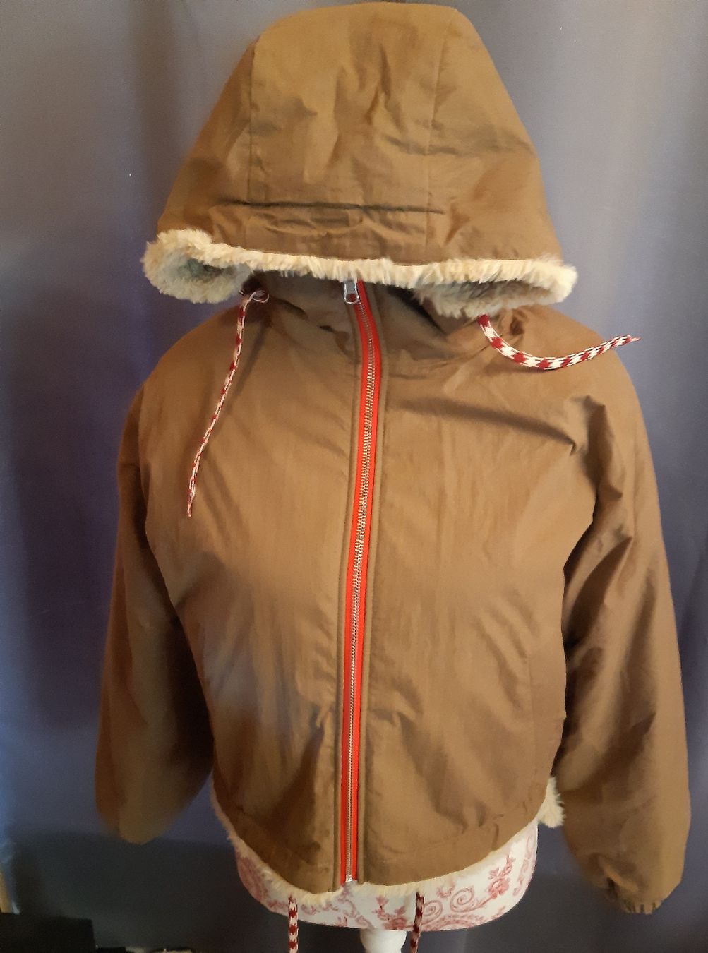 Giacche: gefütterte braune jacke – Usato da Toffen venduto da Gwunderegge77