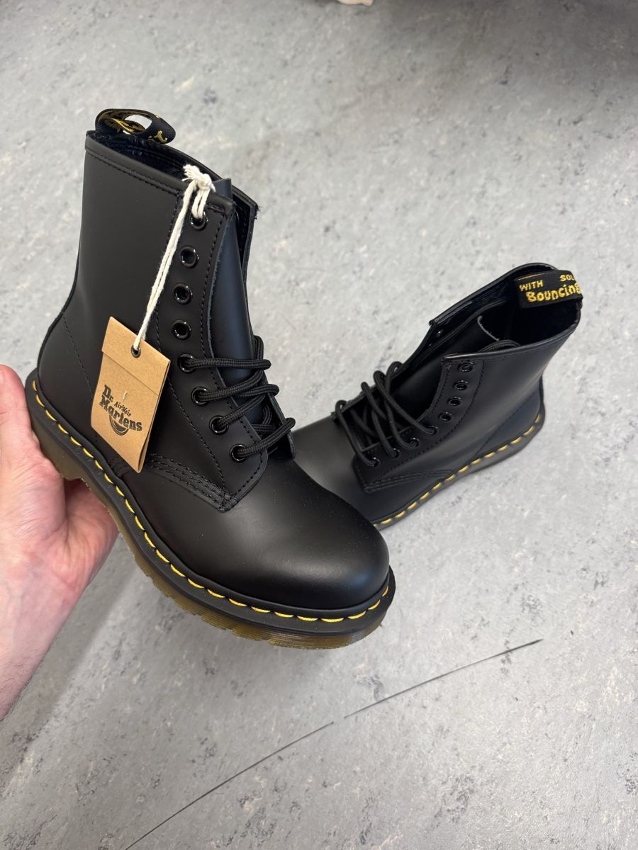 Dr. Martens Damenschuhe: Dr. Martens 1460 Smooth Leather Boots - Classic! Size 37 – Neu (gemäss Beschreibung) aus Effretikon von rus_2l2p