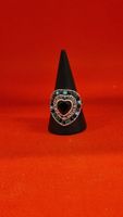 Schicker ring mit Steinbesatz Gr. 58