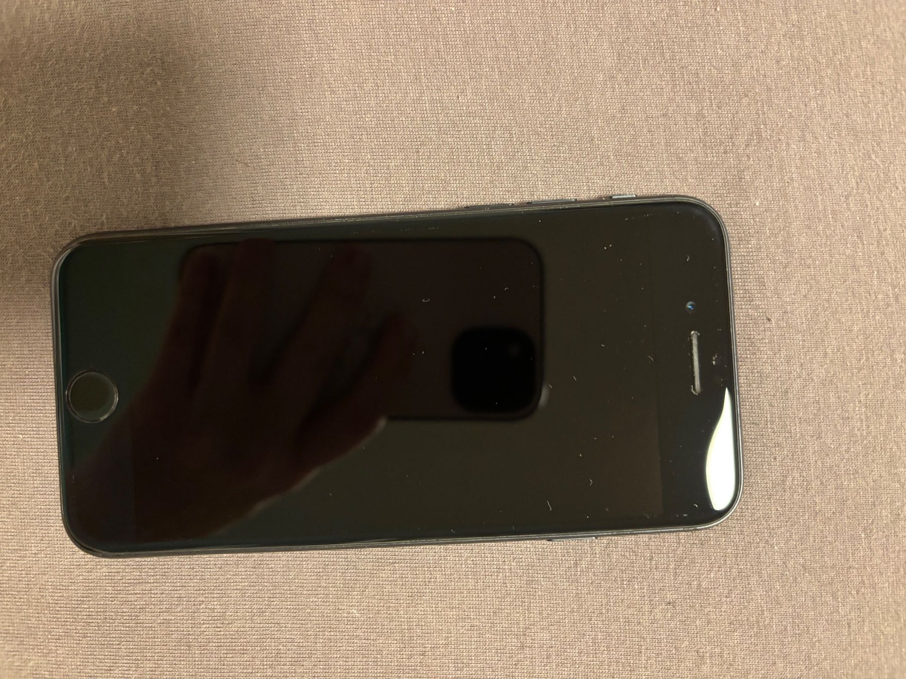 Apple Telefoni cellulari / Smartphones: IPhone SE2020, Schwarz, 64 GB – Usato da Niederönz venduto da deb_tyz9