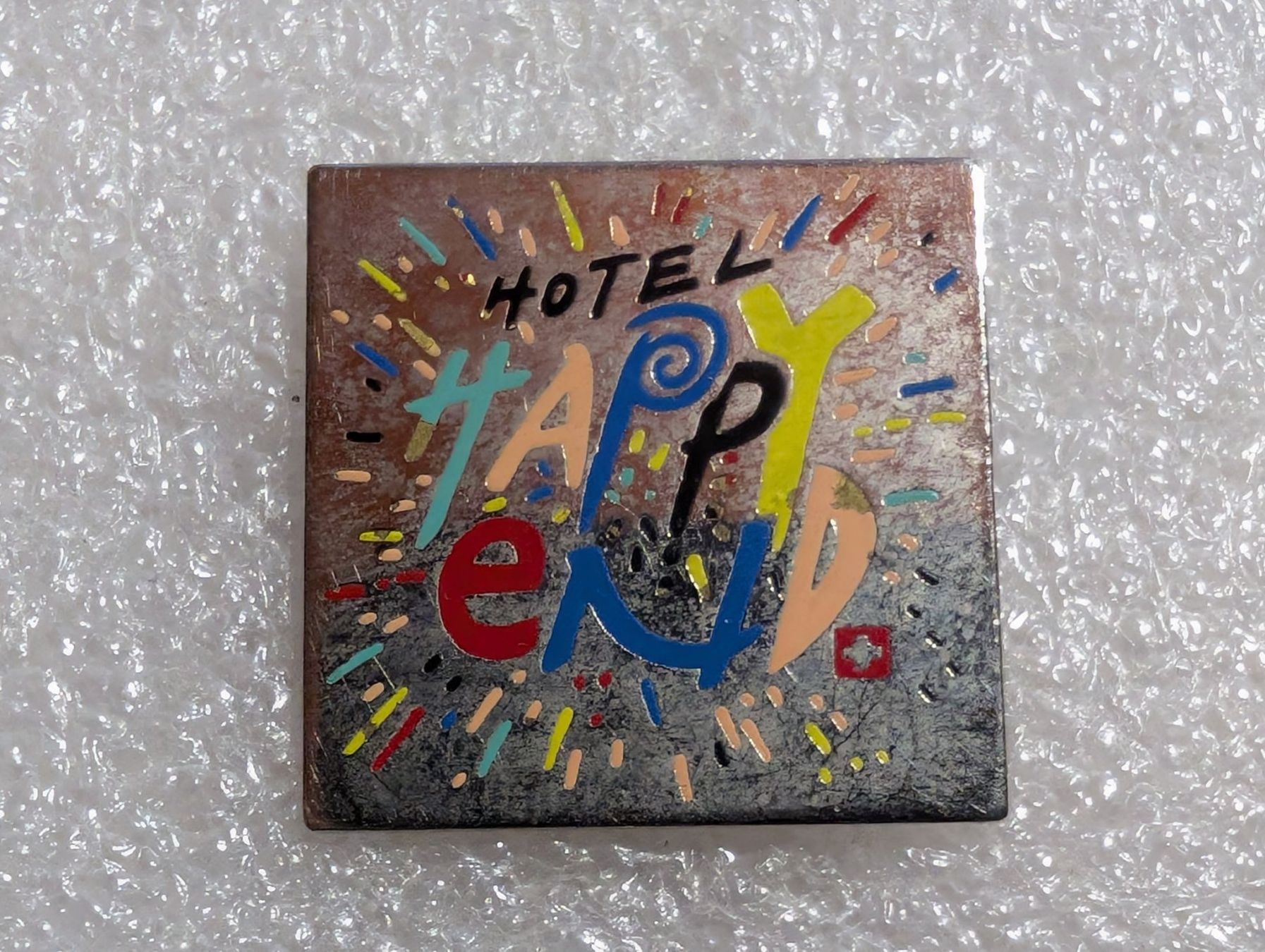 Placchette & Badge: Ansteckpin 290: Hotel Happy End – Usato da Oppligen venduto da Pin-Fall-Shop